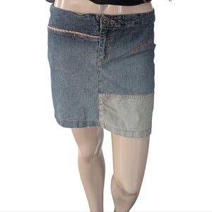 Y2K Stylish Denim Mini Skirt, large fit medium, RAW Hem, low waist.